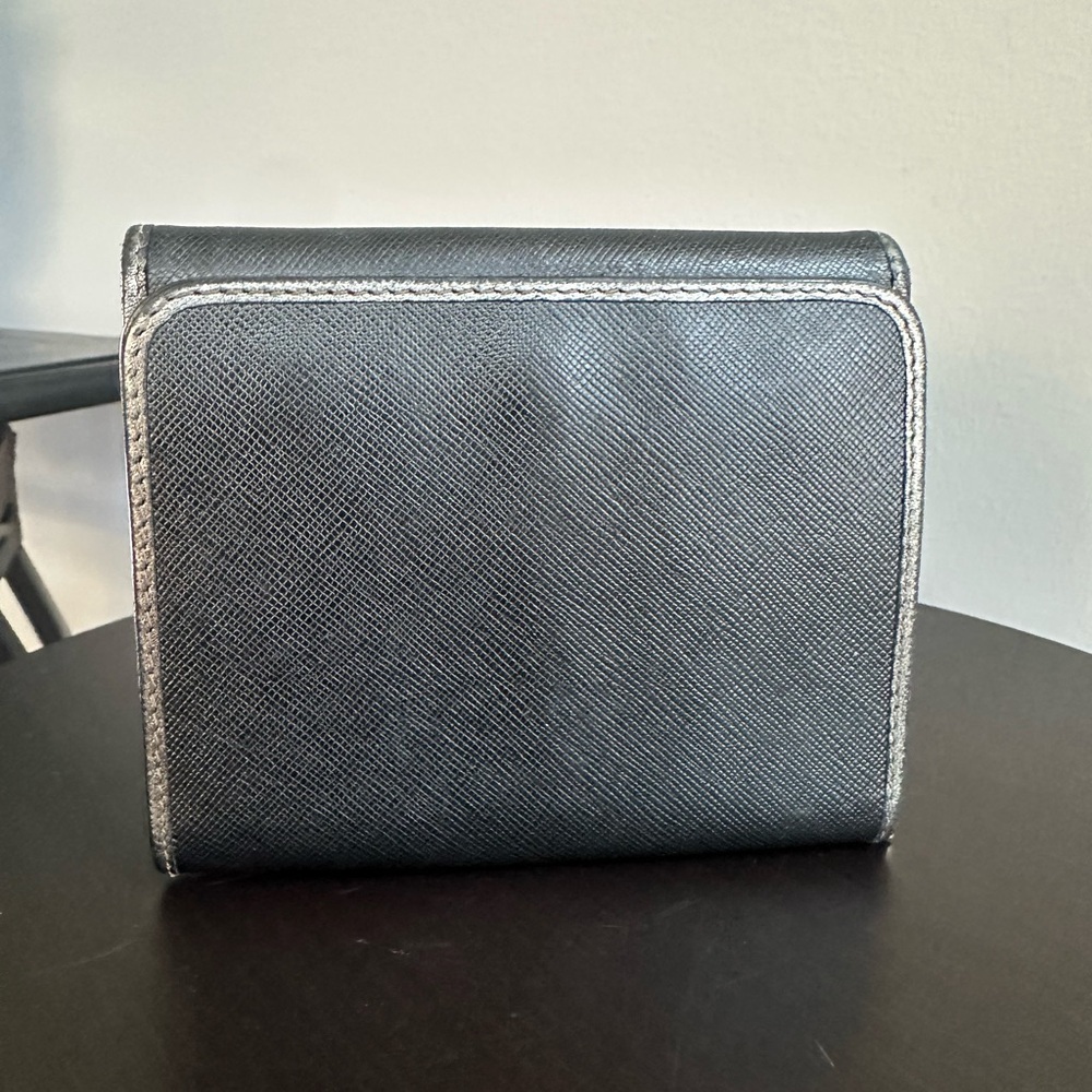 Ferragamo Compact Bifold Wallet – Black / Silver Metallic with Box - Picture 3 of 16